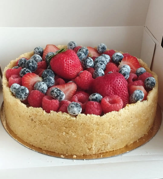 Tarta de queso neoyorquina con galletas y queso Filadelfia en Bareslon Tarta de queso clásica con frutos rojos como regalo